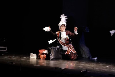 6月2日昼公演の「16人のプリンシパル deux」2幕より、若月佑美。