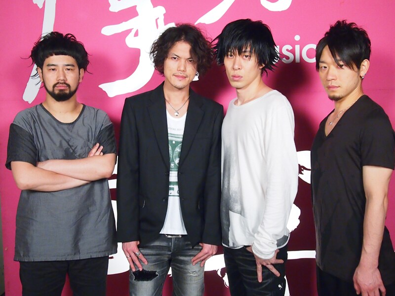 スタジオライブ収録後の9mm Parabellum Bullet。