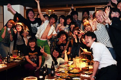 忘れらんねえよ「当たりが出たらメンバーとつぼ八で宴会」の模様。