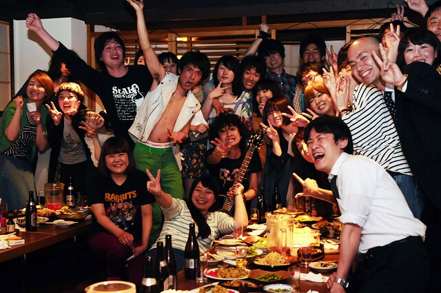 忘れらんねえよ「当たりが出たらメンバーとつぼ八で宴会」の模様。