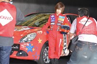 今週の人気の画像6位は「レーサー姿のゴールデンボンバー、特製“イタ車”に驚愕」より、鬼龍院翔（Vo-karu）。