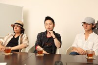 インタビューに答えるFoZZtone。