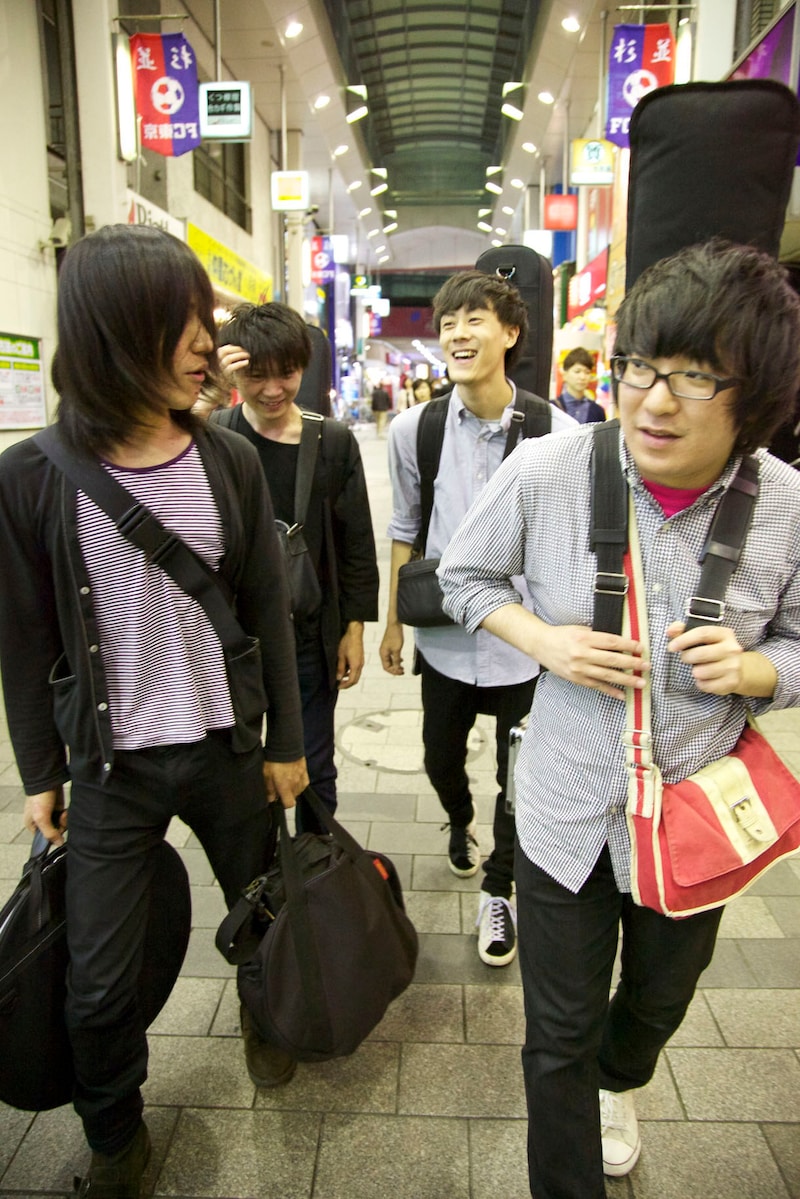 未完成VS新世界。右から2番目が安田強太。