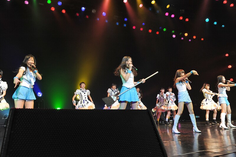 総勢14人の私立東京エビ流中学による「放課後ゲタ箱ロッケンロールMX」。