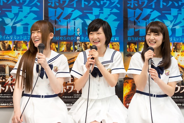 写真左から松村沙友理、生駒里奈、若月佑美。