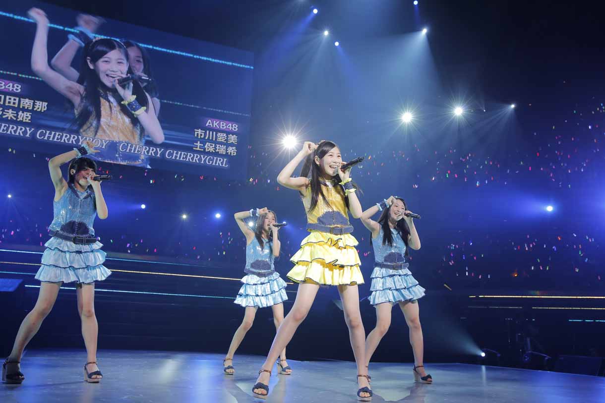 「渚のCHERRY」を披露するAKB48研究生の西野未姫、大和田南那、市川愛美、土保瑞希。(c)AKS