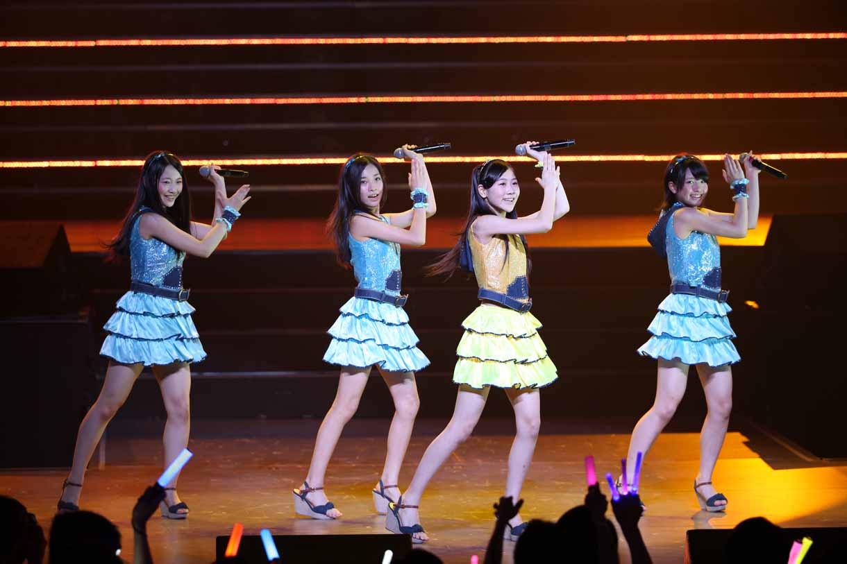 「渚のCHERRY」を披露するAKB48研究生の西野未姫、大和田南那、市川愛美、土保瑞希。(c)AKS