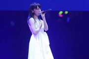 「FIRST LOVE」を披露するAKB48研究生の小嶋真子。(c)AKS