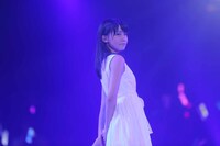 「FIRST LOVE」を披露するAKB48研究生の小嶋真子。(c)AKS