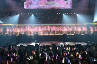 「１！２！３！４！ヨロシク！」を披露するSKE48研究生。(c)AKS