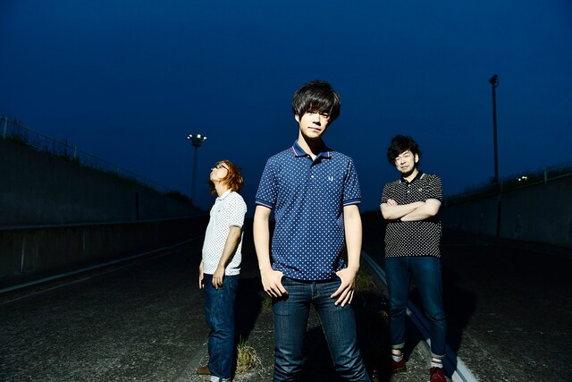 Kidori Kidori。左がンヌゥ（B, Cho）。