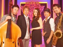 JUJU「Take Five」収録時のオフショット。