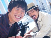 スキマスイッチ「スカーレット」収録時のオフショット。