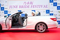 メルセデス・ベンツに乗車した太田光代。