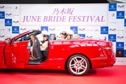 メルセデス・ベンツに乗車した乃木坂46メンバー。