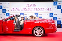 メルセデス・ベンツに乗車した乃木坂46メンバー。