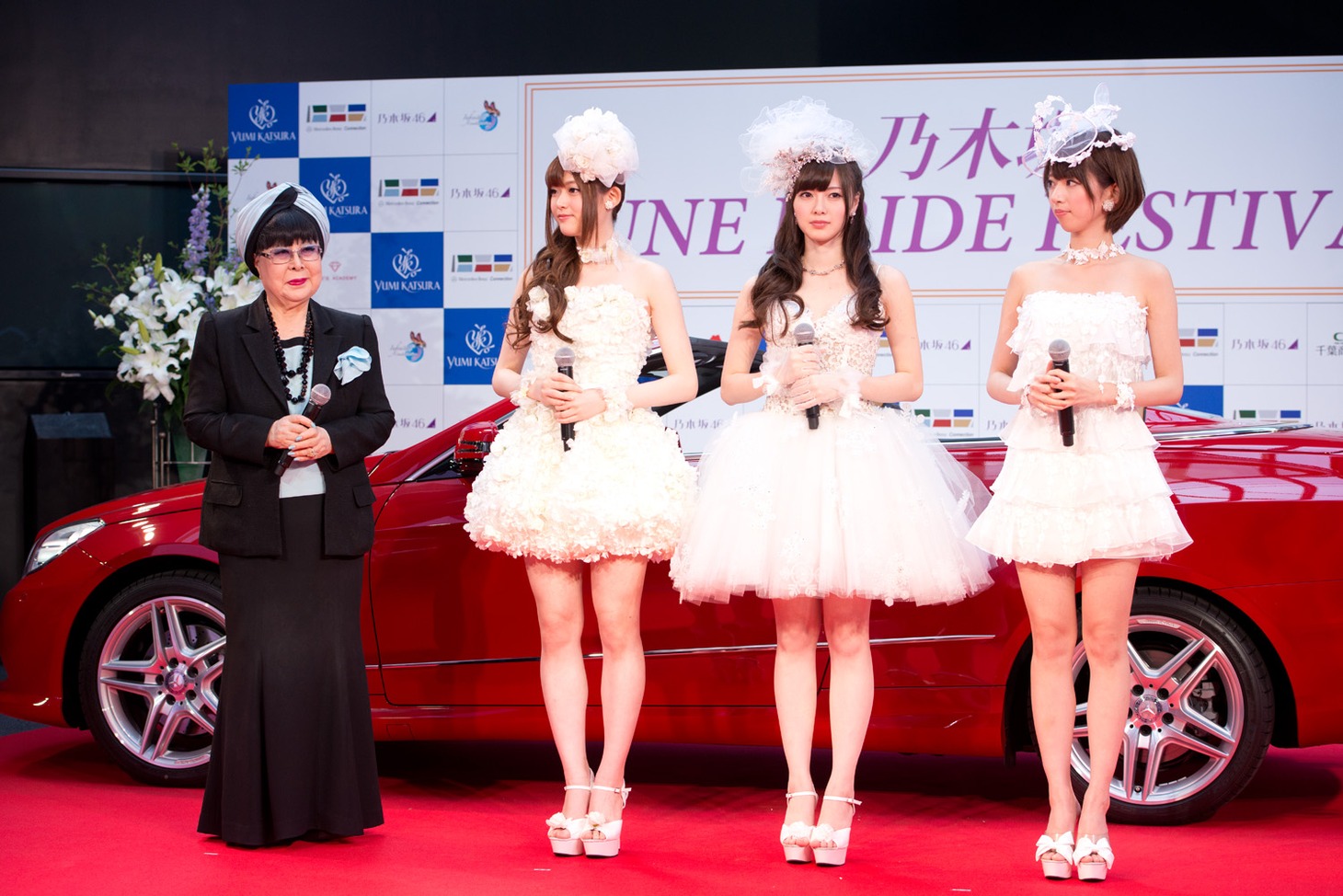左から桂由美、松村沙友理、白石麻衣、橋本奈々未。