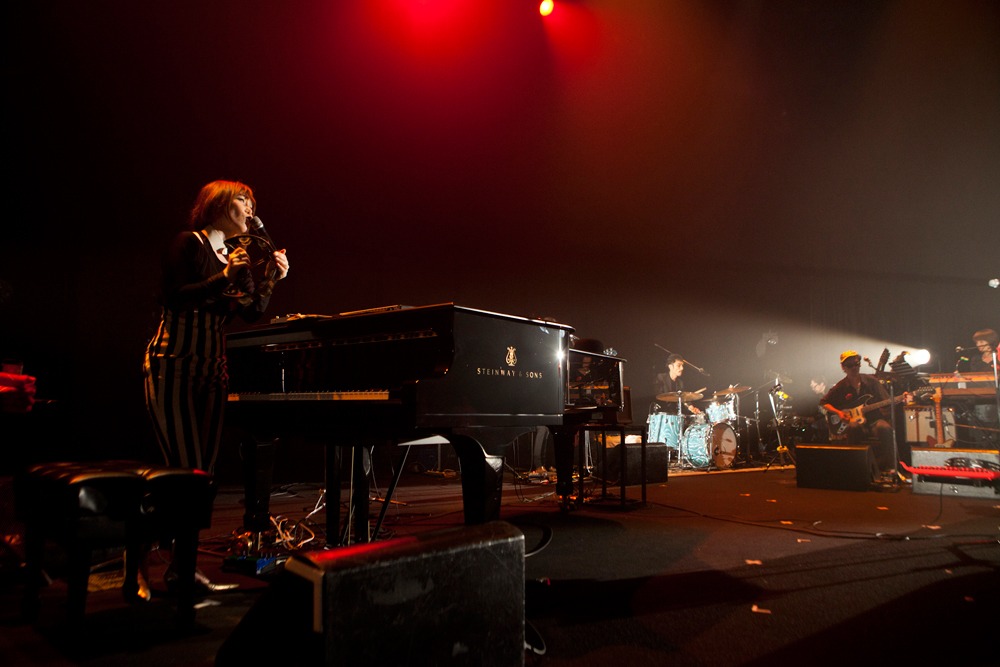 6月6日に東京・渋谷区文化総合センター大和田 さくらホールで行われた「EGO-WRAPPIN' live tour "steal a person's heart"」の様子。