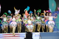 グループ全メンバーによる「AKBフェスティバル」の模様。(c)AKS