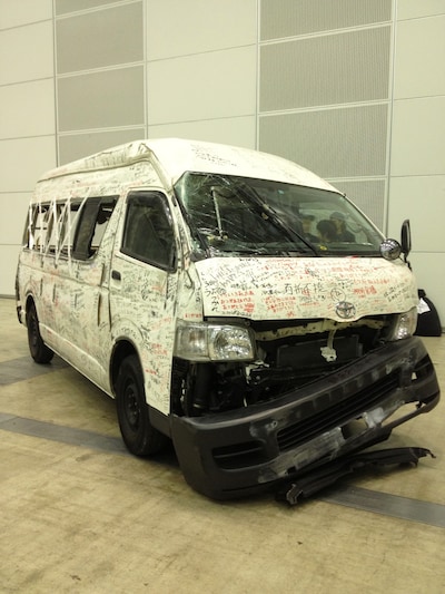 TOSHI-LOWがMCで触れた事故車。ライブ終了後、ファンがメッセージを書き込んだ。