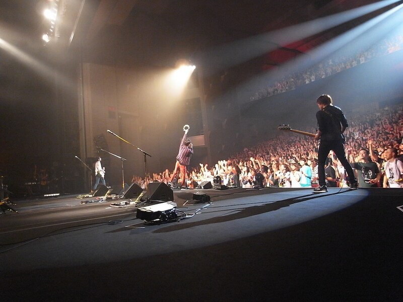 「new balance presents NICO Touches the Walls TOUR 2013"Shout to the Walls!"」市川市文化会館公演の様子。