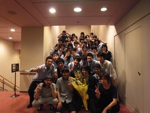 終演後後輩たちと対面したNICO Touches the Wallsのメンバーたち。