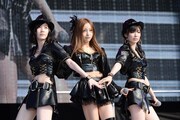 SKE48松井珠理奈、AKB48板野友美、武藤十夢による「Faint」の模様。(c)AKS