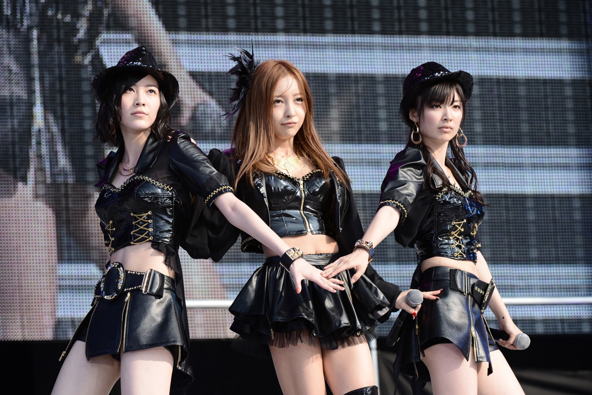 SKE48松井珠理奈、AKB48板野友美、武藤十夢による「Faint」の模様。(c)AKS