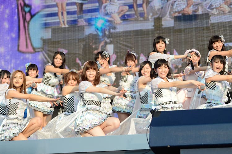AKB48グループ史上最大のフェスティバルに7万人熱狂 - 音楽ナタリー