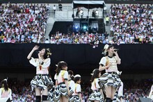 「美しい稲妻」を初披露するSKE48。(c)AKS