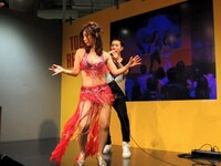 実は2カ月前から2人で練習していたという藤井隆＆シルクの“歌唱と表現”コラボは息もぴったり。