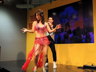 実は2カ月前から2人で練習していたという藤井隆＆シルクの“歌唱と表現”コラボは息もぴったり。