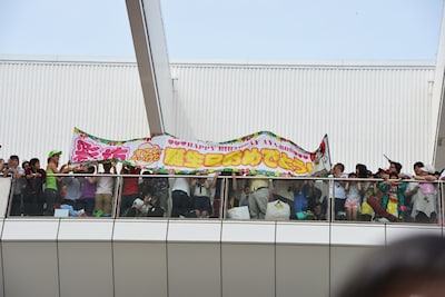 ファン有志による巨大な横断幕。