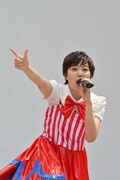 人一倍元気な声で挨拶した安本彩花。