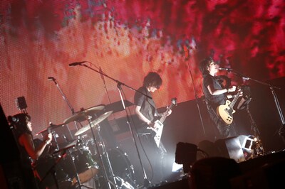 BOOM BOOM SATELLITES（写真は日本武道館公演の様子）