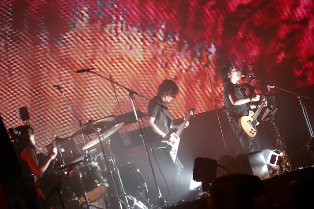 BOOM BOOM SATELLITES（写真は日本武道館公演の様子）