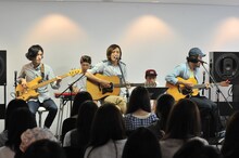 99RadioServiceミニライブの様子。