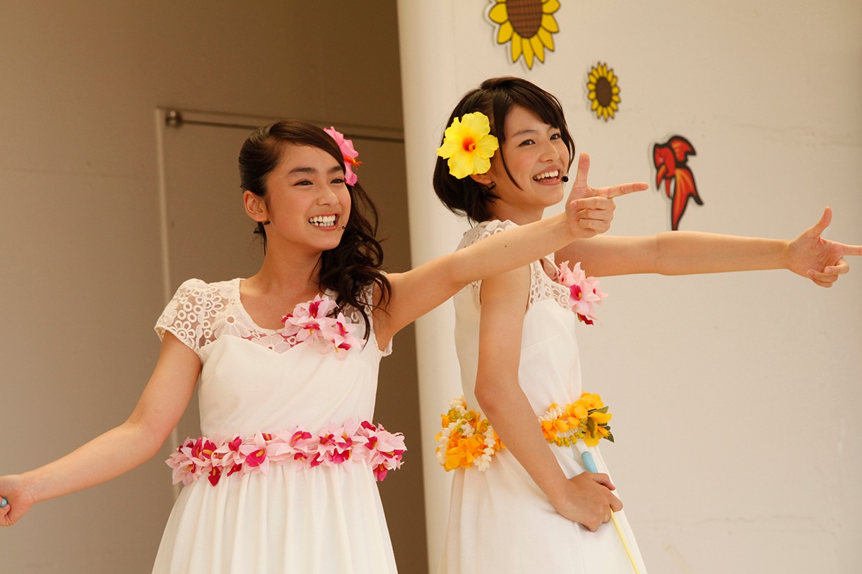 写真左からゆうなとひなこ（ともに、おはガールちゅ！ちゅ！ちゅ！）。