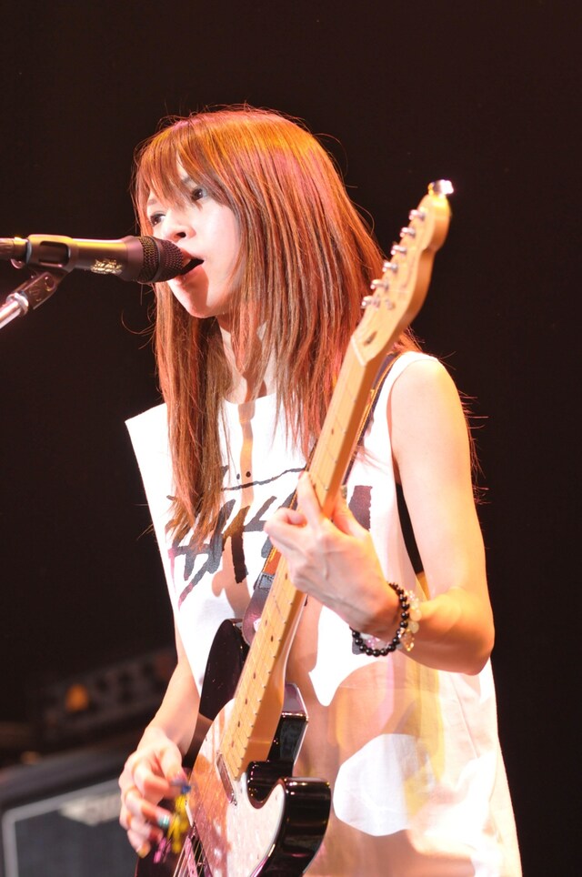 6月9日に行われた北海道・Zepp Sapporo公演の模様。