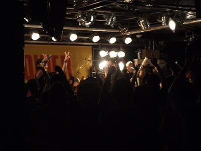 THE STARBEMS「日高央45歳記念45分インストアLIVE!」の模様。