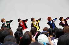 6月8日に神奈川・ラゾーナ川崎プラザ ルーファ広場グランドステージで行われた、超特急4thシングル「Bloody Night」リリースイベントの模様。