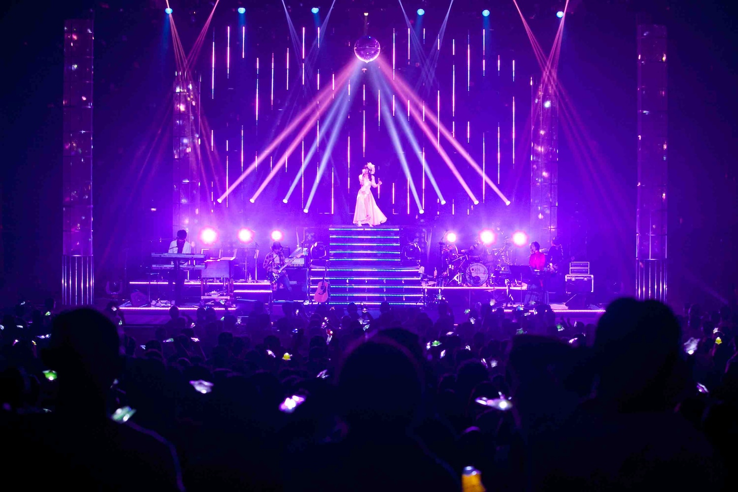 6月9日に大阪・グランキューブ大阪 メインホールで開催された「GARNET CROW livescope ～FINAL～」の模様。