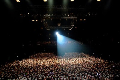 「UNDER THE LIVE 2013」東京公演の客席の模様。