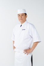 ピエール瀧演じる寿司屋「無頼鮨」の大将・梅頭。（画像提供：NHK）