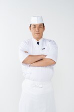 ピエール瀧演じる寿司屋「無頼鮨」の大将・梅頭。（画像提供：NHK）