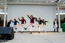 6月8日に神奈川・ラゾーナ川崎プラザ ルーファ広場グランドステージで行われた、超特急4thシングル「Bloody Night」リリースイベントの模様。