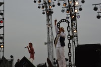 6月9日に「第32回横浜開港祭」のメインステージに登場した逗子三兄弟。