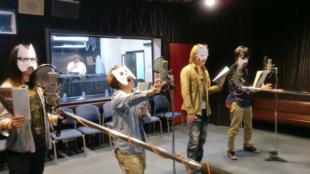 アフレコに臨む流田Projectのメンバーたち。