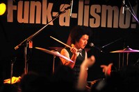 オカモト“MOBY”タクヤ（Dr）