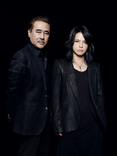 天野喜孝（写真左）とHYDE（右）。